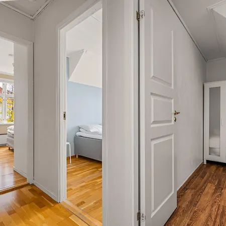 - Charming 3 Bedroom With Views! 公寓
