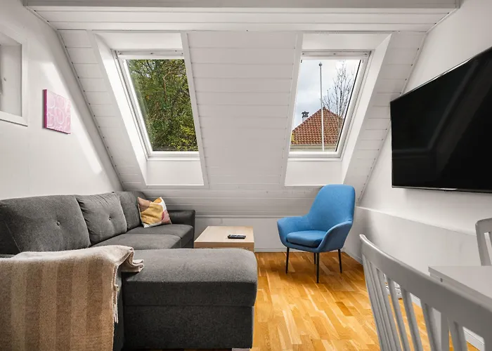 דירה - Charming 3 Bedroom With Views! *