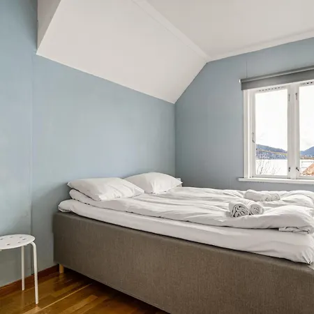 - Charming 3 Bedroom With Views! Leilighet Bergen