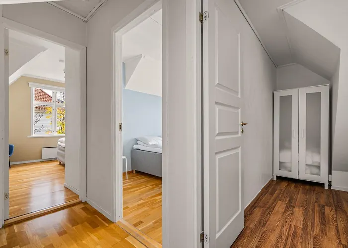 - Charming 3 Bedroom With Views! 公寓