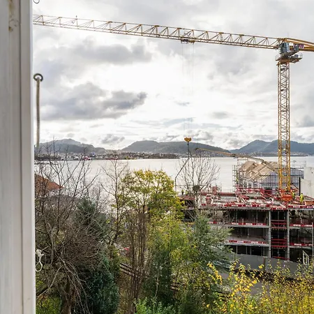Daire - Charming 3 Bedroom With Views! *
